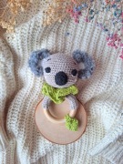 Szydełkowa grzechotka gryzak KOALA różne kolory 