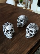 Czaszki ozdobne ghost gipsowe dekoracyjne 