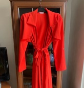 Czerwony płaszcz polskiej marki BeSmart 