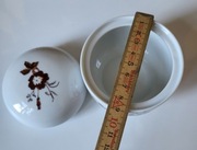 Biały ceramiczny pojemnik z pokrywką, vintage