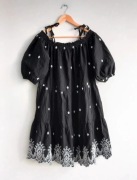 H&M krótka sukienka hiszpanka z wzorem M
