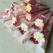 Bukieciki na Dzień Kobiet ze świec sojowych