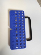 Szablon do wiercenia otworów pod uchwyty meblowe i półki