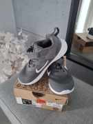 Buty sportowe adidasy dla chłopca Nike Running r.26