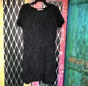 Nowa czarna sukienka ze wzorem Chiaramente [M]