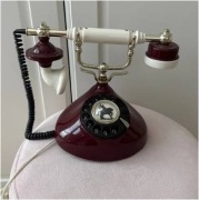 Stary telefon retro w stylu vintage