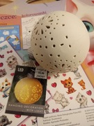 Bombka plastikowa ażurowa 1 LED biała 9cm ciepła biel