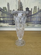 Elegancki wazon kryształowy – wysoki, bogato zdobiony