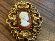 Śliczna pozłacana CAMEA broszka 