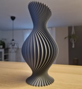 Czarny spiralny wazon