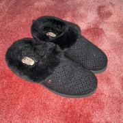 Skechers 38 SN 113413 kapcie damskie czarne z futerkiem