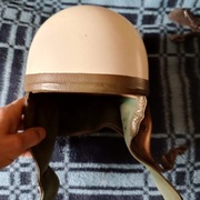 Duży Kask Orzeszek z epoki PRL-u  