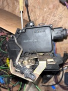 Zamek AUDI drzwi 4B0839016b