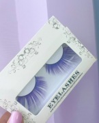 sztuczne rzęsy fioletowe