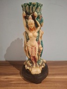 Figurka z alabastru wazonik