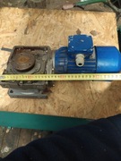 Silnik elektryczny z przekładnią ślimakową 