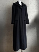 długi płaszcz w stylu vintage z odpinanym kołnierzem ze sztucznego futra