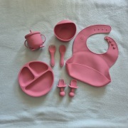 Silikonowe naczynia dla niemowląt, zestaw 8 elementów.