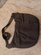 Torba na ramię  w kolorze czarnym.