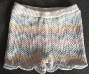 Spodenki dziecięce z dzianiny .