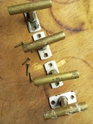 Zestaw - przedwojenne stare klamki do okien mosiądz