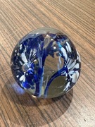 Śliczna szklana ozdoba przycisk do papieru 