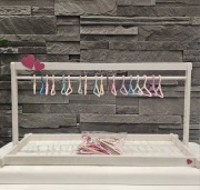 Stojak na ubranka dla lalek, dedykowany dla La Lalli