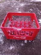 Skrzynki Coca Cola z butelkami transportery krata 