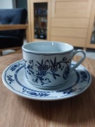 Zestaw filiżanek z podstawkami