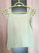 Sweterkowa bluzeczka z ażurowymi rękawkami rozmiar S