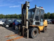 Wynajem widlaka wraz z operatorem , udźwig 2 tony oraz 4 tony