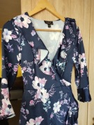 Granatowa sukienka w kwiaty S