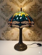 Lampa stołowa witrażowa gabinetowa. Styl Tiffany. Motyw Ważki. Dragonfly. 