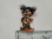 Magnes na lodówkę - 131g. TROLL Narciarz 