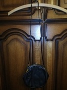 Elegancka, czarna, mała damska torebka.