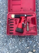 Nitownica pneumatyczna do nitonakrętek M3-M12 automatyczna