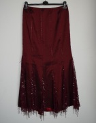 Długa spódnica zdobiona cekinami 40/42