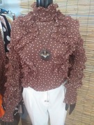 Elegancka bluzka z falbankami w groszki