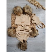 Czapka z pomponami duża chusta i rekawiczki 