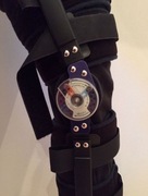 Orteza/stabilizator nakolanowy z regulowanym kątem