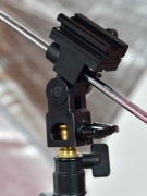 Parasolka srebrna 85 cm z uchwytem do lampy błyskowej