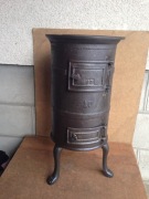 Piecyk żeliwny z lat PRL-u. Koza, cyganek.