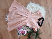 Elegancka pudrowa pensjonarka z kołnierzykiem 36S 38M pudrowy róż ecru