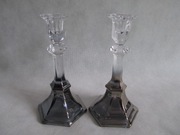 PARA  ŚWIECZNIKÓW   VINTAGE  SZKŁO  KRYSZTAŁOWE PRASOWANE - KARI