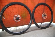 Bontrager Paradigm Comp 25 TLR | z Treka Domane SL6 gen4 | opony R3 32mm