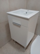 szafka łazienkowa z umywalką Qubo 42x42x60 plus 20 cm nóżki