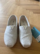 Toms Nowe