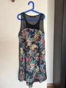 Letnia sukienka w kwiatowy wzór Reserved