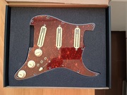 Płytka Pickguard Stratocaster SSS Dimarzio pickups