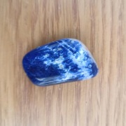 Sodalit piękny polerowany kamień półszlachetny waga 23 gram